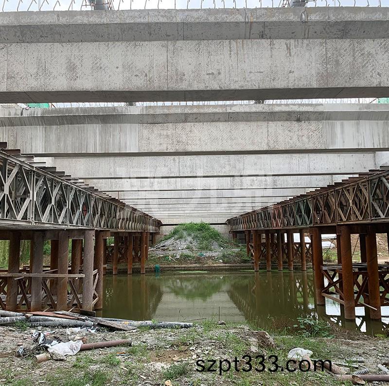 南京瑞雪路跨(kua)上壩(ba)河大橋(qiao)上(shang)部結構(gou)現(xian)澆(jiao)樑鋼(gang)支(zhi)撐(cheng)