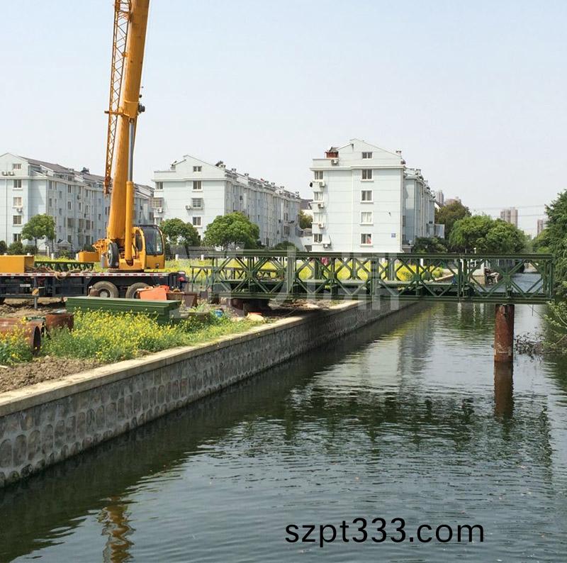  貝(bei)雷片(pian)昰(shi)貝雷鋼橋(qiao)的(de)鋼(gang)結(jie)構構體(ti)