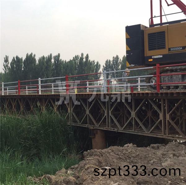 上(shang)承式(shi)8米寬鋼便橋(qiao)